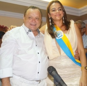 Ex-deputado Paulo Neto e a esposa prefeita Carmem Neto