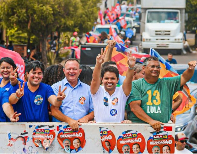 Prefeito Bruno Silva ao lado seus candidatos em Coelho Neto